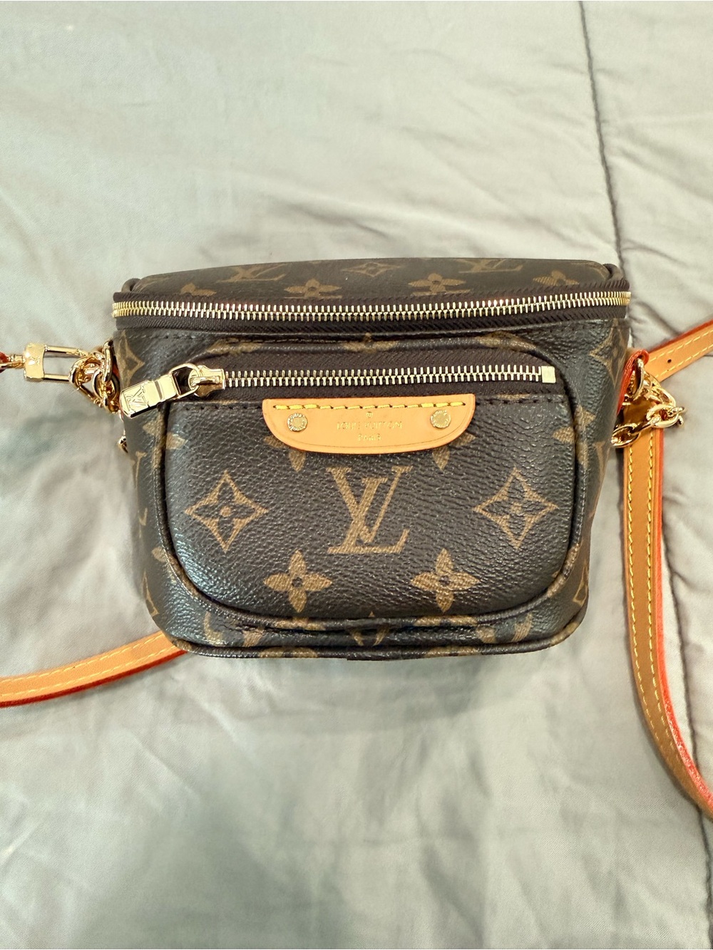 Women’s Canvas Crossbody Bag in Brown